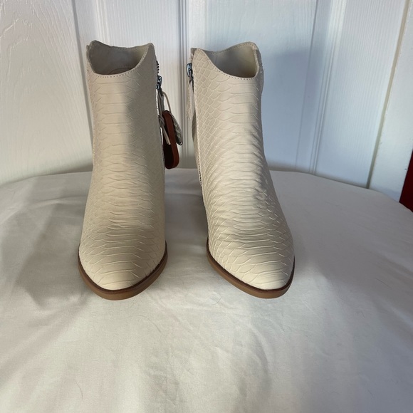 NWOB- Mia bootie - Picture 3 of 5